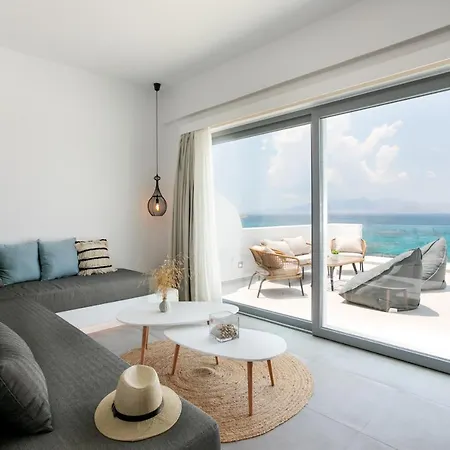 Seanfinity Beachfront Suites Mikri Vigla Extérieur photo
