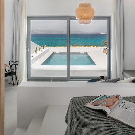 Seanfinity Beachfront Suites Mikri Vigla Extérieur photo
